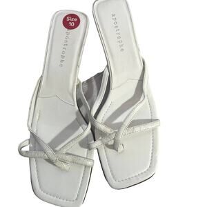 Apostrophe Size 10 Sandals White 1.5" heels Square toe Thong women shoes